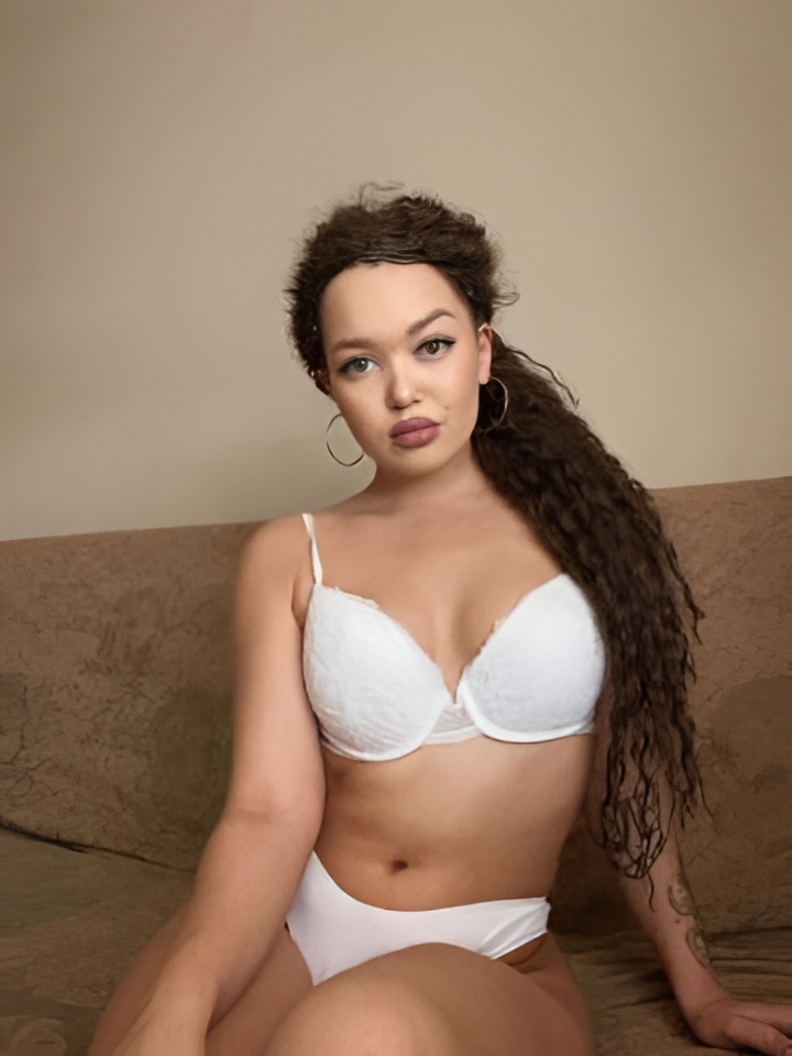 Леночка привлекательная девушка из Калининска цена от 2000 руб