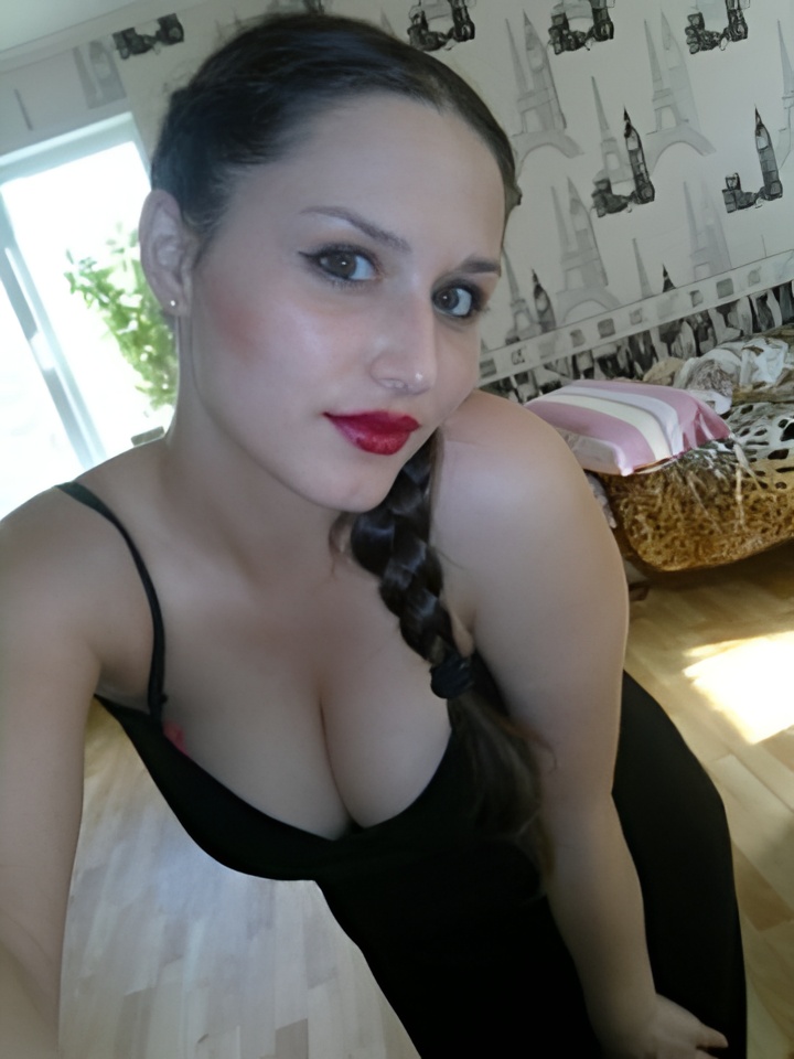 Стелла привлекательная девушка из Калининска цена от 2000 руб