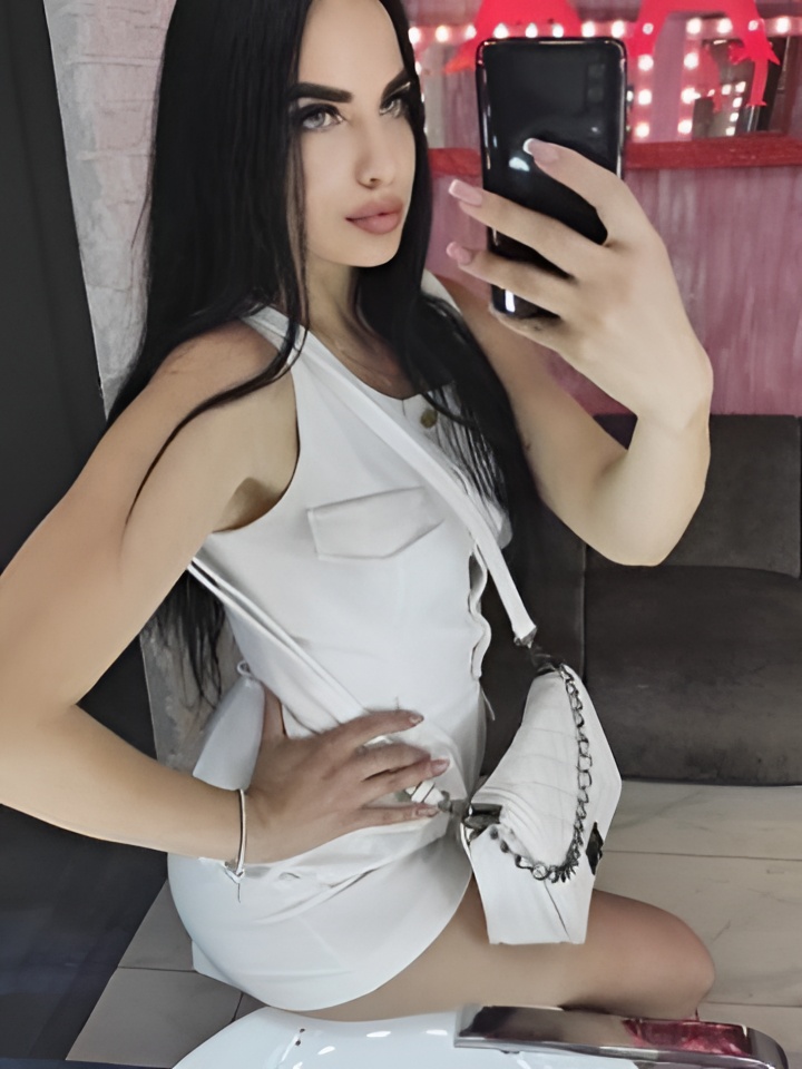 Юлия привлекательная девушка из Калининска цена от 5000 руб