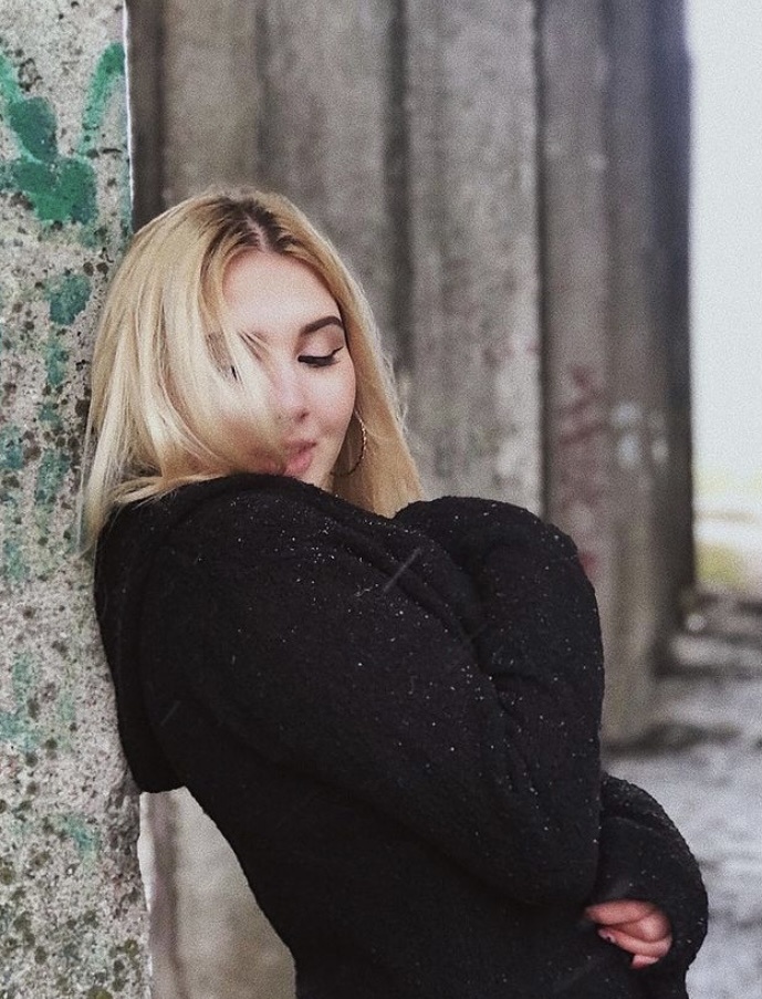 Арина привлекательная девушка из Калининска цена от 9000 руб