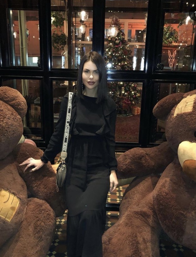 🎥 Марина привлекательная девушка из Калининска цена от 3500 руб