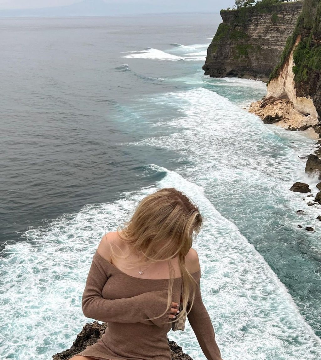 Ксения привлекательная девушка из Калининска цена от 3000 руб