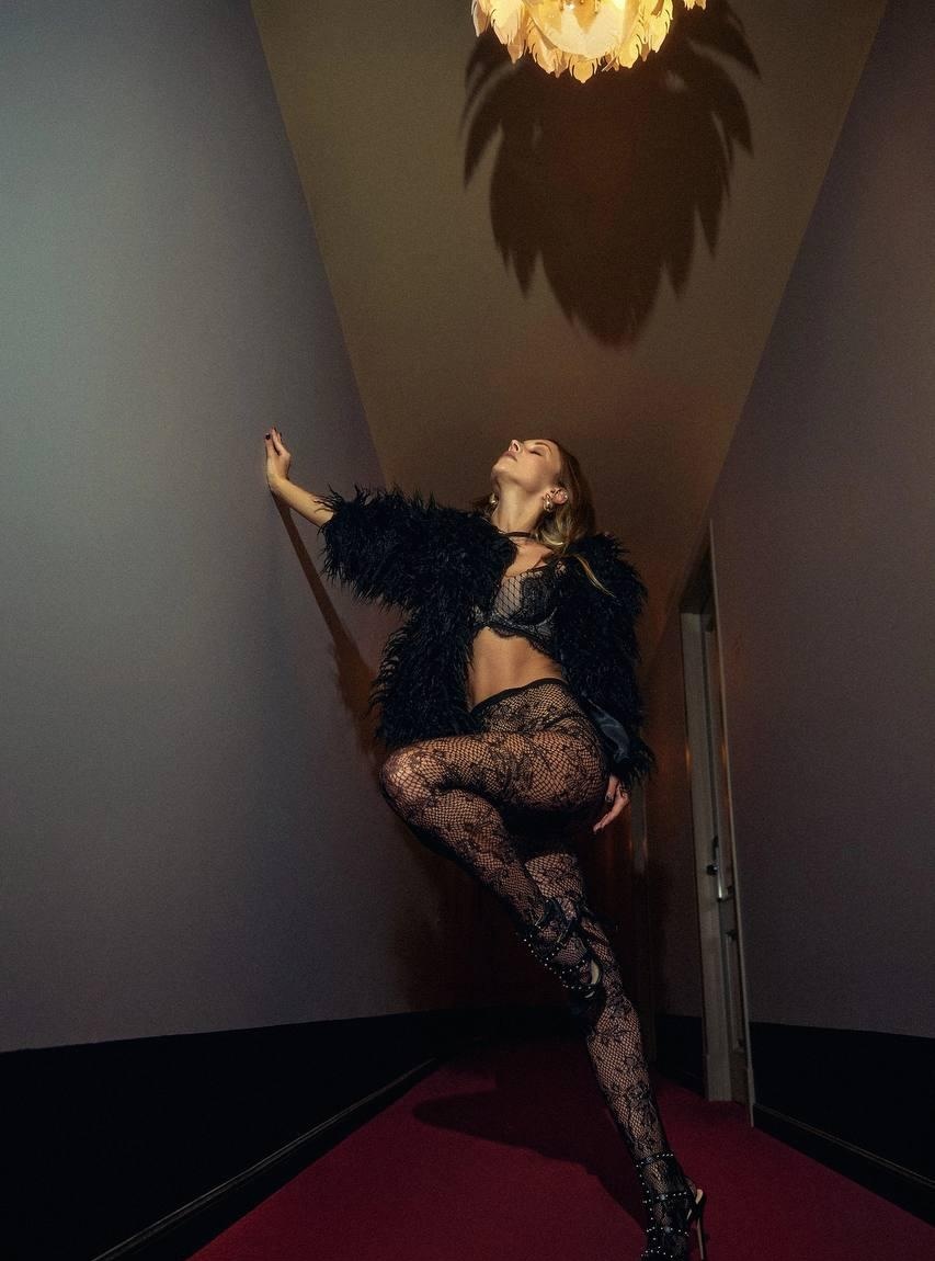 Света привлекательная девушка из Калининска цена от 6000 руб